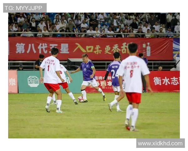 足球明星因头部手术重返赛场的励志故事与挑战