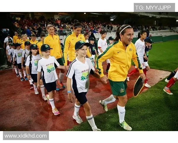 足球明星进场时的行李揭秘与背后的故事分析